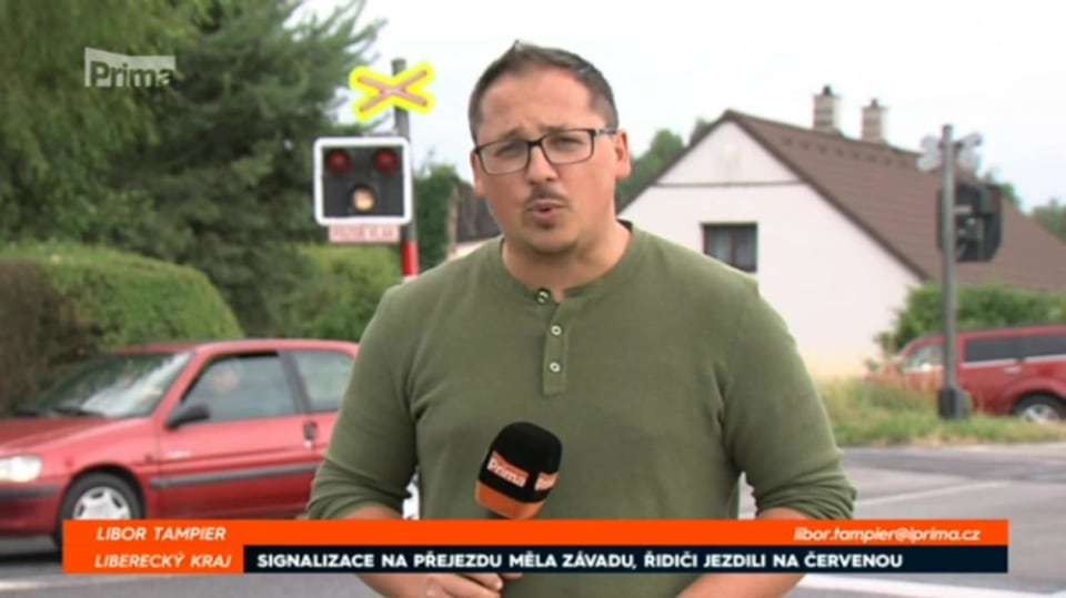 13. 6. 2018 ZPRÁVY: SIGNALIZACE NA PŘEJEZDU MĚLA ZÁVADU, ŘIDIČI JEZDILI NA ČERVENOU